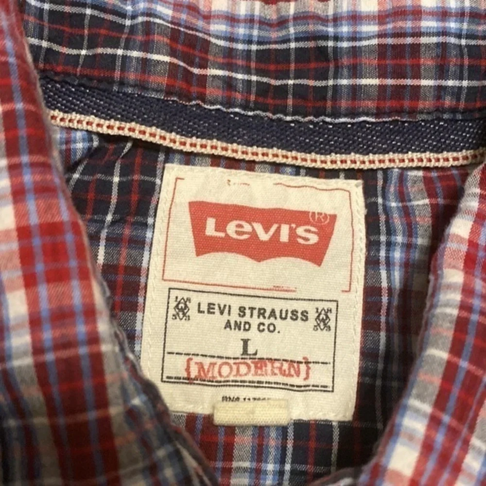 Levis snap latch